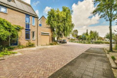 contemporary-house-with-bricks-driveway