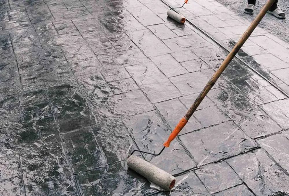 decorative concrete sealing using roller